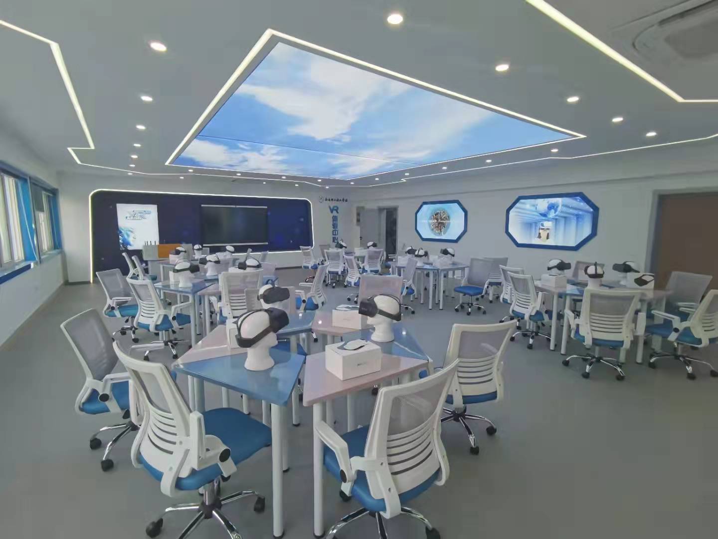 现代技工教育高峰论坛